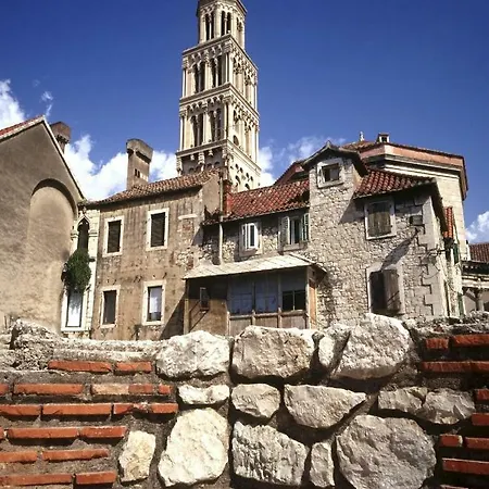 Antonio Apartman *